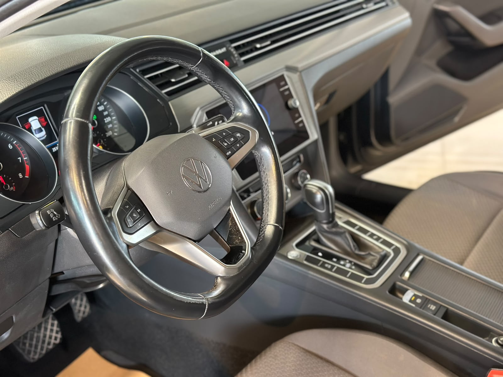 VOLKSWAGEN PASSAT 11